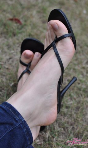 Fannie芬妮每足园 No.137 高跟裸足特写 [31P]