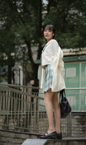 [IESS异思趣向] 2021.11.02 丝享家963：团团《长腿JK装》[94P]