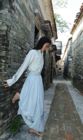 [Pary学生模拍] No.049 极品美女小芳穿上汉服古镇赤脚 [151P]