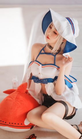 面饼仙儿 – 斯卡蒂泳装[18P]