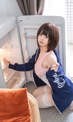 萌系小解解蜜汁猫裘 – 草莓圣代 [45P]