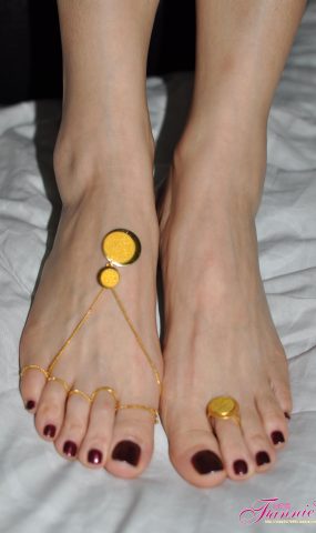 Fannie芬妮每足园 No.566 一缕金丝 玉趾牵[56P]