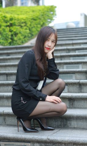 [IESS异思趣向] 耽丝 220324美子的红唇嘿丝 [89P]