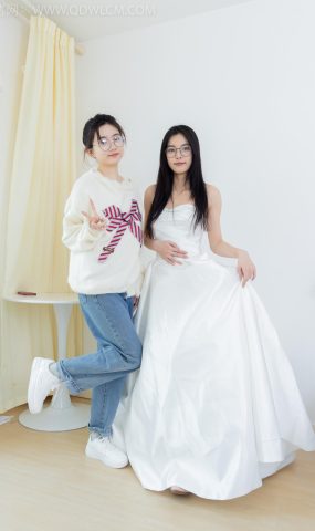 勿恋传媒 NO.2370 茯苓&欢欢-平底鞋、板鞋、厚肉丝、灰色棉袜、薄肉丝[126P]