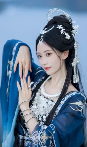 [YITUYU艺图语]2023.07.06 苗疆圣女 嘉月月月[20+1P]