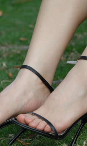 Fannie芬妮每足园 No.283 绿草如茵的家园 草地 [23P]