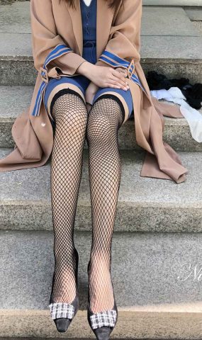 唯美街拍 NO.145 Nia乔乔學姐外拍佑惑长筒黑丝袜 [35P]