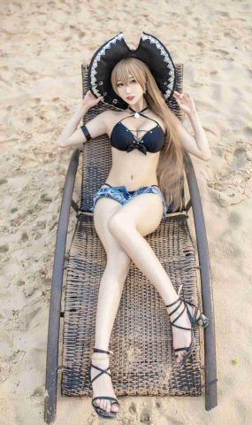 周叽是可爱兔兔  – 让巴尔泳装[30P]