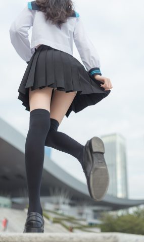 [风之领域] No.003 公园校服黑丝  在现浏览