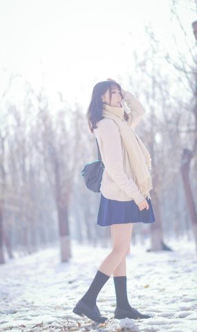 周叽是可爱兔兔 – 雪景JK[15P]