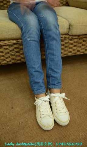 [战前女神] 美腿镁足精品摄影套图 054 (1) [72P]