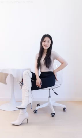 勿恋传媒 NO.2536 奶糖-高跟长靴、白棉袜、裸足[180P]