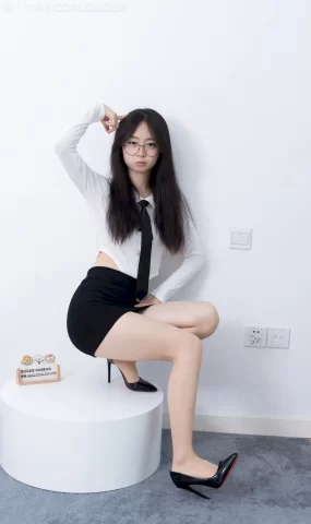 勿恋传媒 NO.2805 萌萌-高跟鞋、薄肉丝、ol至服[154P]
