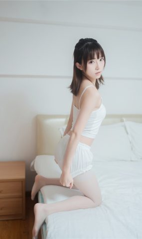 [喵糖映画] VOL.269 白色套装 在现浏览