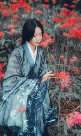 拿相机的执义  – 汉服古风写真彼岸花[10P]
