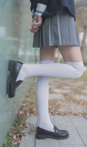 [风之领域] No.021 黑白丝户外私拍 在现浏览