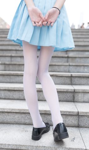 [风之领域] No.028 蓝短裙的白丝解解 在现浏览