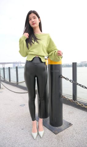 唯美街拍 NO.153 皮裤-绿衣女孩 4 [99P]