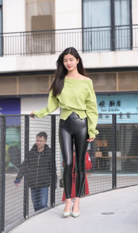 唯美街拍 NO.154 皮裤-绿衣女孩 5 [107P]