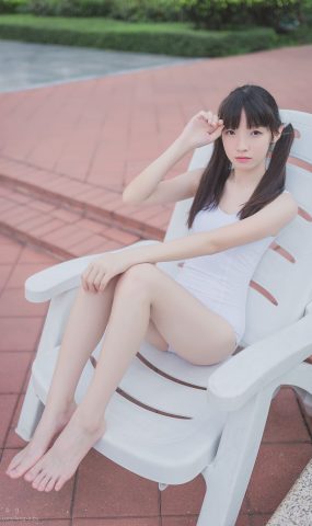 [风之领域] No.053 泳池边的长腿MM 在现浏览