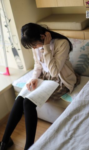 [勿恋传媒] NO.005 JK至服高中小解解 棉袜加丝袜 喜欢的扣666 [163P]