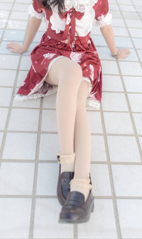 [风之领域] No.154 街道上的红裙肉丝女孩 在现浏览