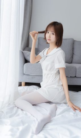 [喵糖映画] VOL.271 纯色白裙 在现浏览