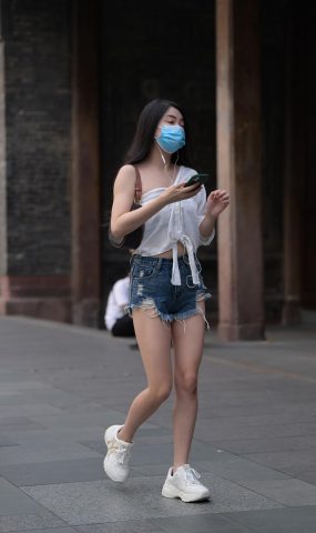 唯美街拍 NO.1227 玻璃街拍作品 – 热裤美眉[45P]