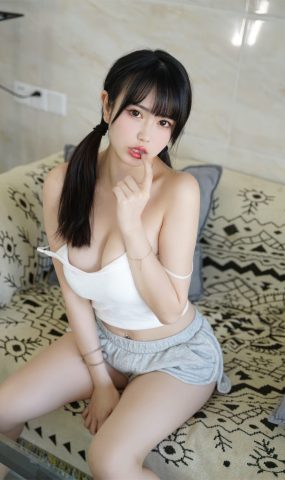 Tina很妖孽呀  – 白色纯欲吊带[18P]