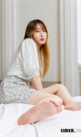 Limerence原创 NO.062 小星星 美脚与薯条的较劲 油亮的脚底[215P]