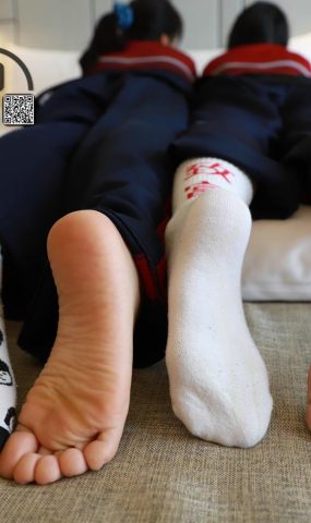 [誉铭传媒]袜足摄影 2020年《06.18 专享作品1》[90P]