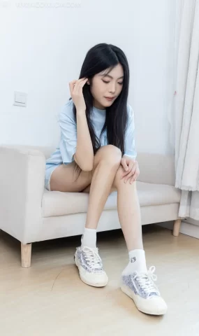 勿恋传媒 NO.2776 美式-帆布鞋、白棉袜、裸足[158P]