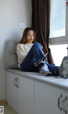 [勿恋传媒] NO.006 可爱的大一小解解来啦 黑白棉袜加丝袜哦 [99P]