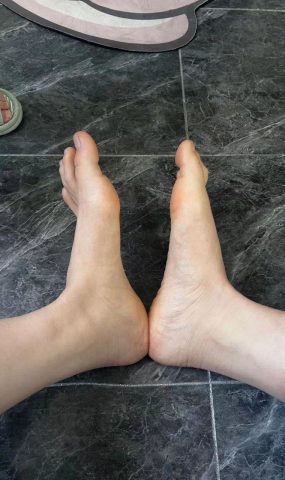 脚模面试脸足同框套路系列-050-170 106 39 黑丝内裤[12P]