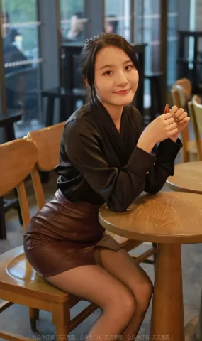 [IESS异思趣向] 2022.04.29 丝享家1074：婉萍《褐色皮裙》[89P]