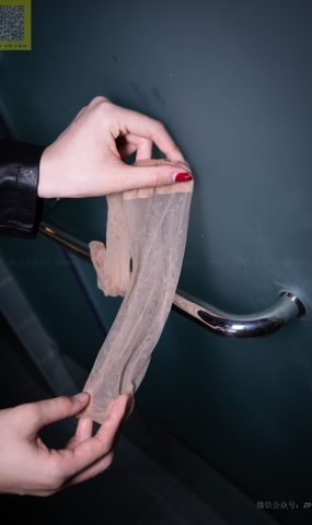 [山茶摄影] No.086 进门就把袜子脱了洗了 在现浏览