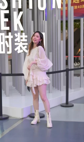 唯美街拍 NO.978 相当漂亮的白裙美女 [52P]