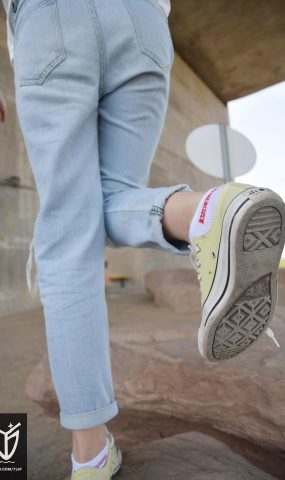 YJ街拍-019 黄色匡威+两双白袜与帆布鞋女孩的郊游~(2) [83P]