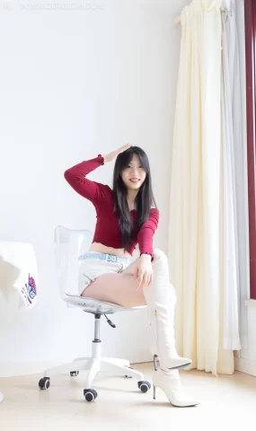 勿恋传媒 NO.2507 奶糖-长靴、白棉袜、裸足[179P]