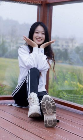 勿恋传媒 NO.2458 小紫-运动鞋、白短棉袜、裸足[110P]