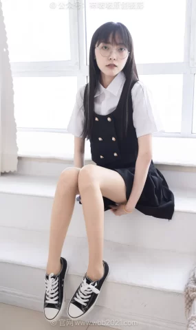 [BoBoSocks袜啵啵]NO.657 稚予-板鞋、帆布鞋、油亮薄肉丝、裸足、jk至服[155P]