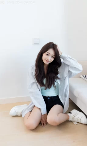 勿恋传媒 NO.2569 半夏-板鞋、纯白棉袜、裸足[149P]