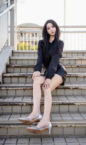 足愉心 NO.020 云悦（搭配：黑色衬衫、皮裙、高跟鞋、裸足）[100P]