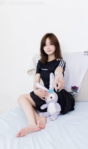 勿恋传媒 NO.2392 橙子-皮鞋、白棉袜、裸足[106P]