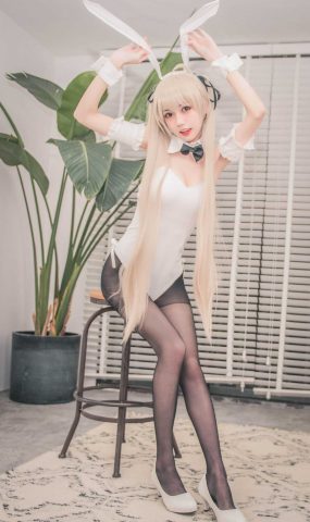 微博动漫博主@你的负卿 穹妹兔女郎（室内） 在现浏览