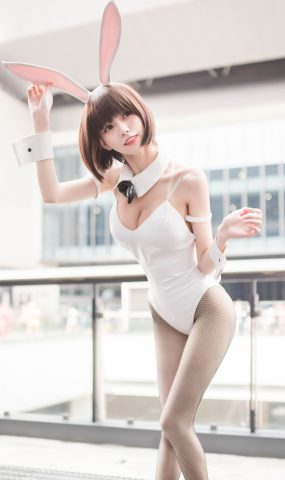 微博动漫博主@你的负卿 圣人惠兔女郎 在现浏览