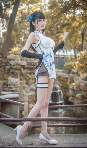 微博动漫博主@你的负卿 瓶儿 旗袍 在现浏览