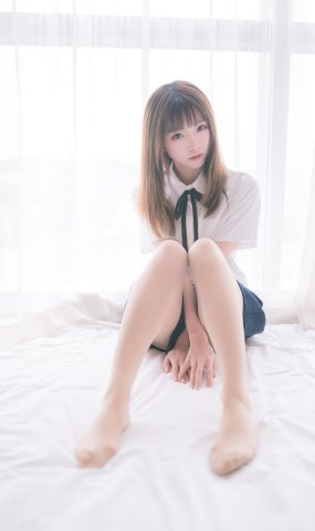 绮太郎 Kitaro – JK小解解 [49P]