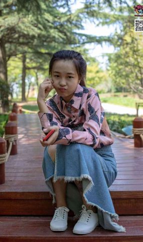 勿恋传媒 No.011 纯纯的邻家小妹,小白鞋搭配黑色船袜,清凉一夏 [187P]