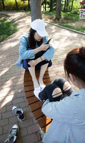 [勿恋传媒] NO.010 纯的闺蜜情，纯纯的鞋子与棉袜 [209P]